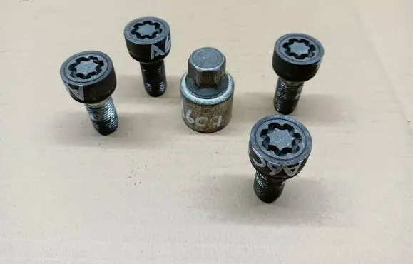 Audi A6 S6 C7 4G Anti-theft wheel nuts and lock