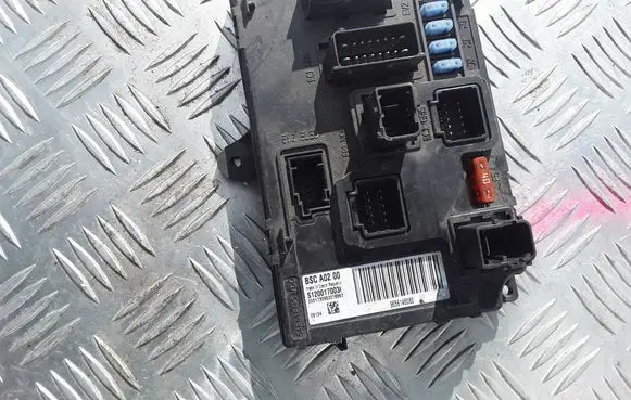 Peugeot 407 Fuse module 9656148080