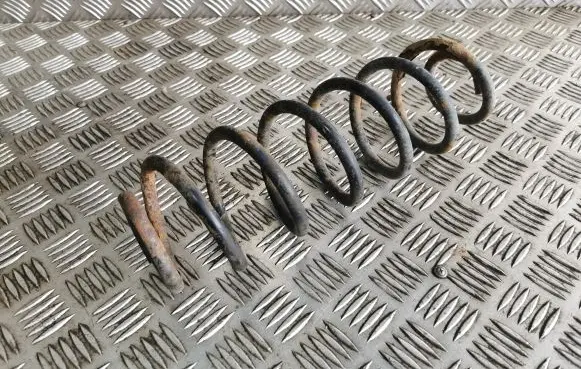 Volkswagen Golf IV Rear coil spring