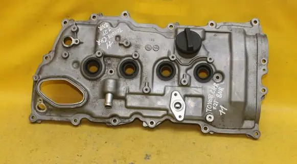 Toyota C-HR I Rocker cam cover 