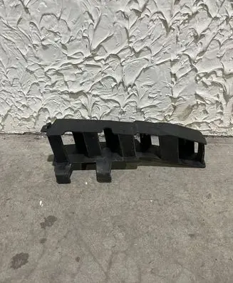 Front bumper mounting bracket