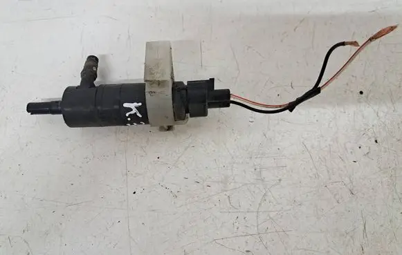 Honda CR-V Headlight washer pump