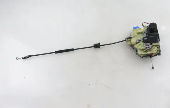 Volkswagen Polo IV 9N3 Rear door lock 3B1837015AQ