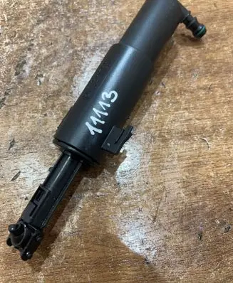 BMW 3 E90 E91 Headlight washer spray nozzle 7179311 13037710