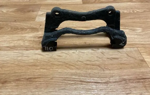 Toyota Avensis T250 Brake caliper pad carrier rear YO1332