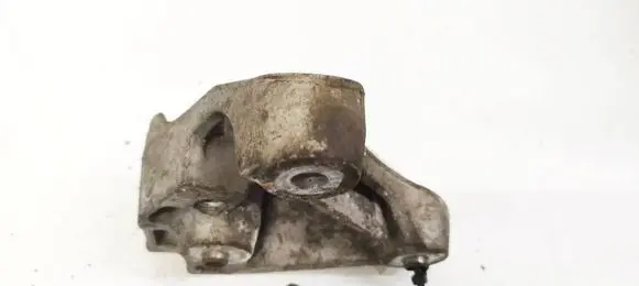Peugeot 207 Engine mounting bracket 