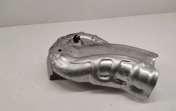 Volvo V60 Heat shield in engine bay 32290194