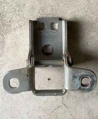 Jeep Cherokee III KJ Front door upper hinge 55177026AB