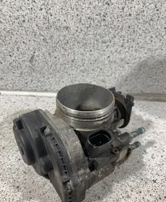 Volkswagen Golf IV Throttle valve 021133066