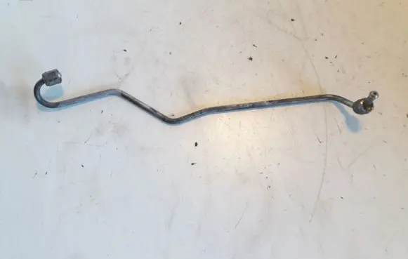 Toyota Avensis T250 Fuel injector supply line/pipe 