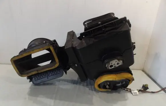 Volkswagen Polo IV 9N3 Interior heater climate box assembly