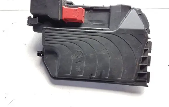 Mercedes-Benz A W176 Fuse box cover A2465400182 A2465410905