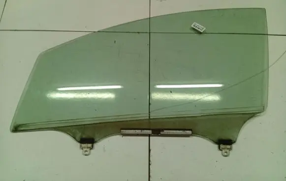 Toyota Auris 150 Front door window glass four-door As2