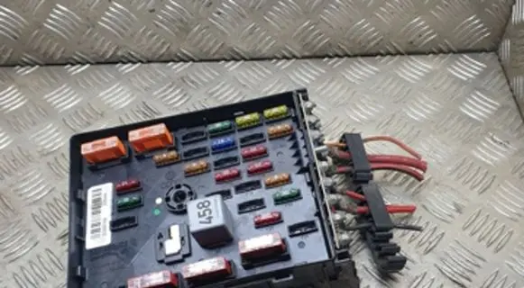 Volkswagen PASSAT B6 Fuse module 3C0937125 23202155
