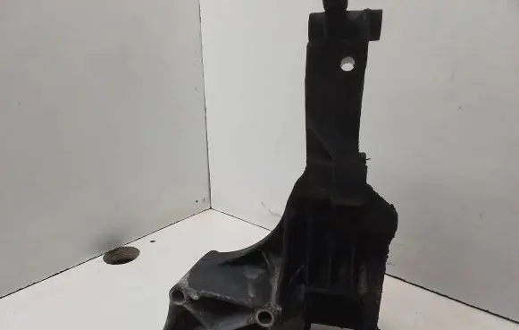 Volkswagen Transporter - Caravelle T4 Engine mounting bracket 074153189F 681020