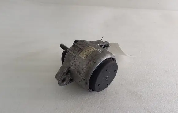 Engine mount bracket