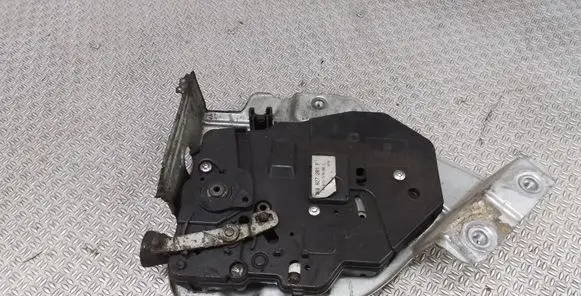 Volkswagen Caddy Sliding door lock 2K0827201P