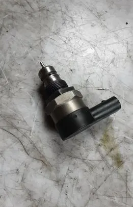 Audi Q7 4L Fuel pressure regulator 0281002738 26201677