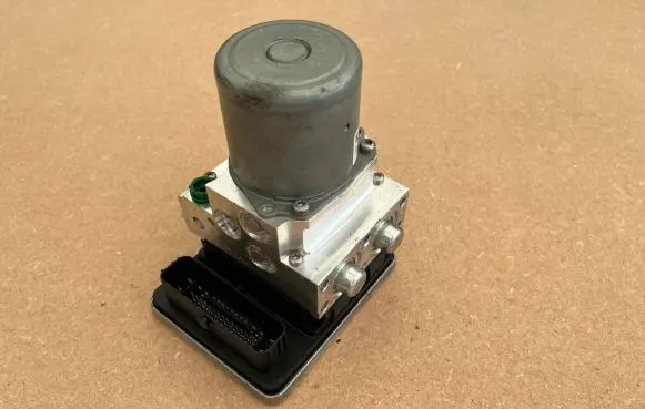 Mercedes-Benz C W205 ABS Pump A2059005247