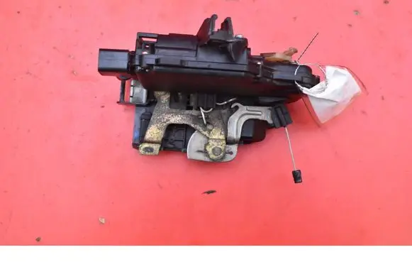 Volkswagen Golf IV Front door lock C3B1837015A