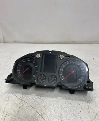 Volkswagen PASSAT B6 Speedometer (instrument cluster) A2C53106067