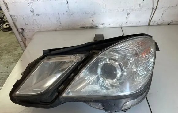 Mercedes-Benz E W212 Headlight/headlamp A2128208361 1LL01080003