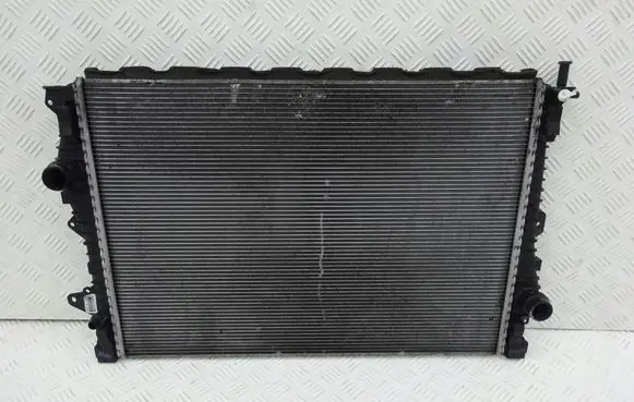Land Rover Discovery 5 Coolant radiator GJ328005BA