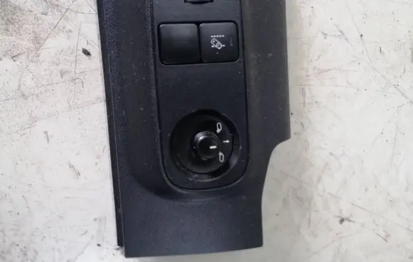 Citroen C3 Wing mirror switch