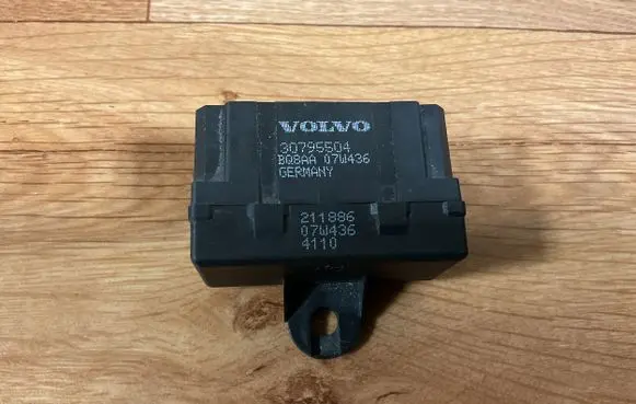 Volvo V70 Seat heating relay 30795504 211886 07W436