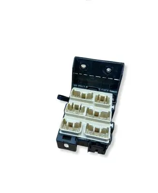 Toyota Avensis T250 Fuse module 8273405030