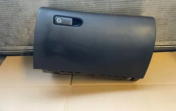 Mercedes-Benz C W205 Glove box 2056803205