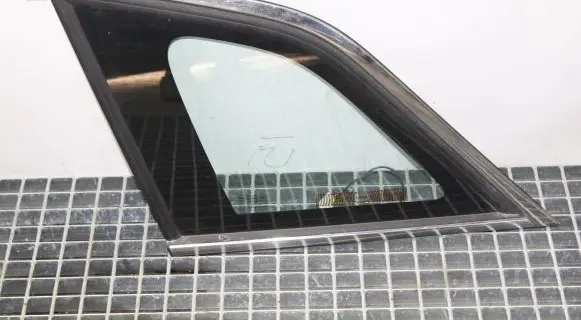 Opel Antara Rear side window