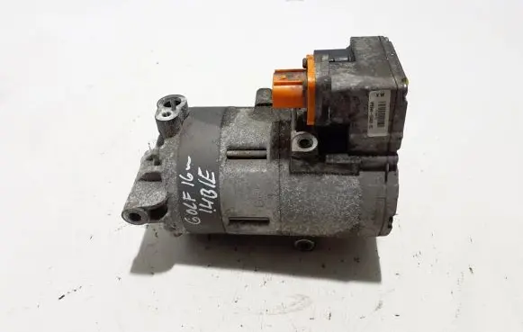 Volkswagen Golf VII Air conditioning (A/C) compressor (pump) 12E820803E