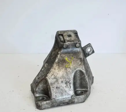 Audi A4 S4 B7 8E 8H Engine mounting bracket 8E0199308AK