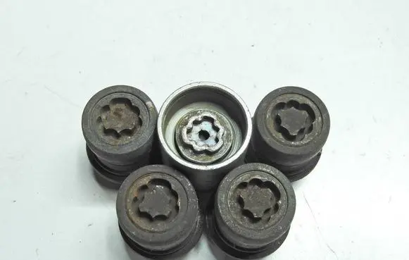 Toyota Verso Nuts/bolts 