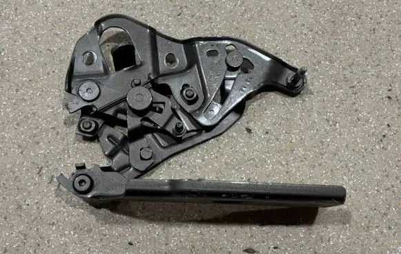 Audi Q7 4M Engine bonnet/hood hinges 4M0823302A
