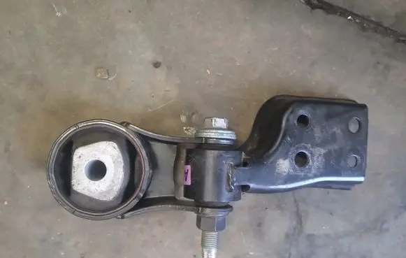 Toyota Yaris Gearbox mount