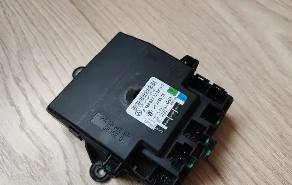 Mercedes-Benz A W169 Door control unit/module A1698207226 05072332