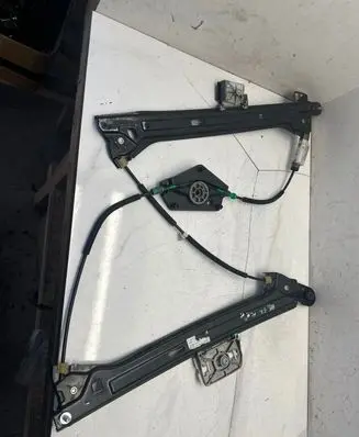 Audi A5 Sportback 8TA Front door window regulator motor 