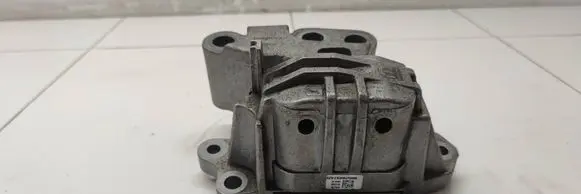 Fiat 500X Engine mount bracket 00520497420