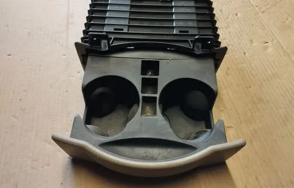 Chrysler Town u0026 Country V Cup holder 0ZS68TRMAA