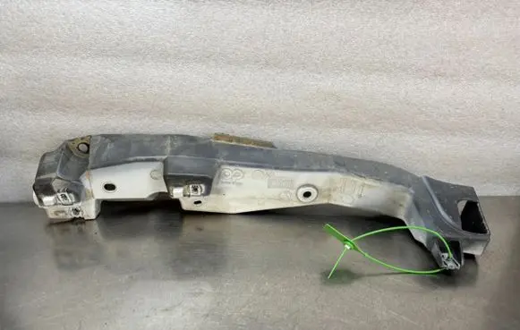 Renault Kangoo III Fender mounting bracket 631222162R