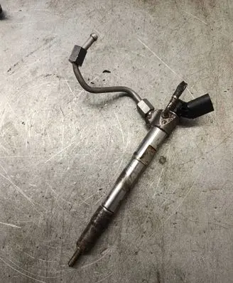 Hyundai Tucson TL Fuel injector 338002U000
