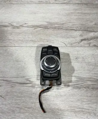 Head unit multimedia control