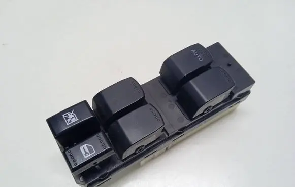 Suzuki Grand Vitara II Electric window control switch 64J203266T