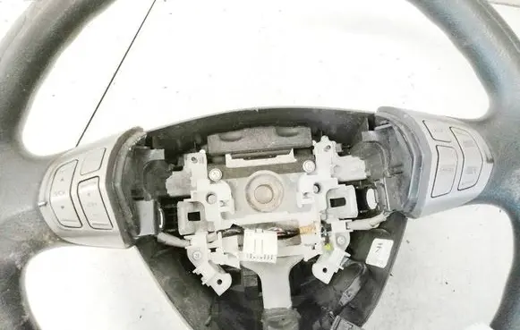 Steering wheel buttons/switches