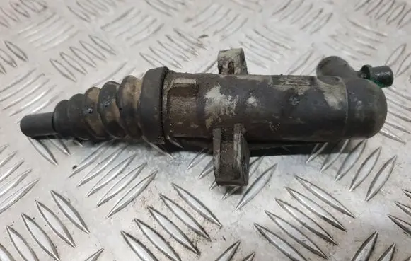 Clutch slave cylinder