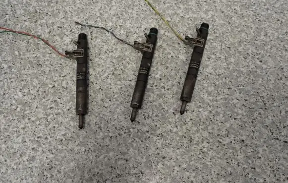Nissan Note (E11) Fuel injector