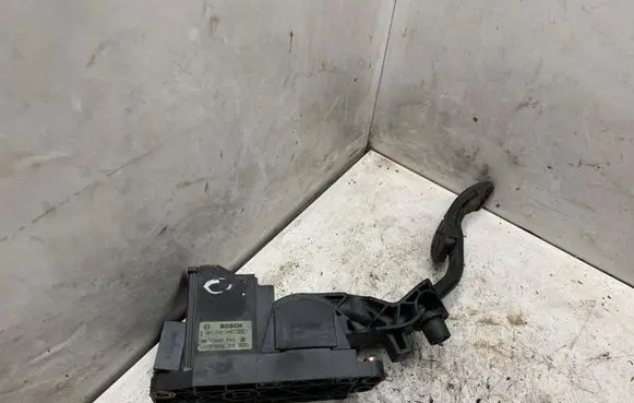 Volkswagen Golf IV Accelerator throttle pedal 0281002346