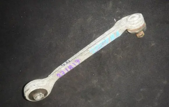 Volkswagen PASSAT B5 Front control arm 8D0407507E